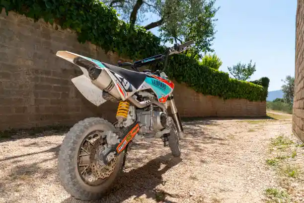 how fast does a 50cc dirt bike go in 2025